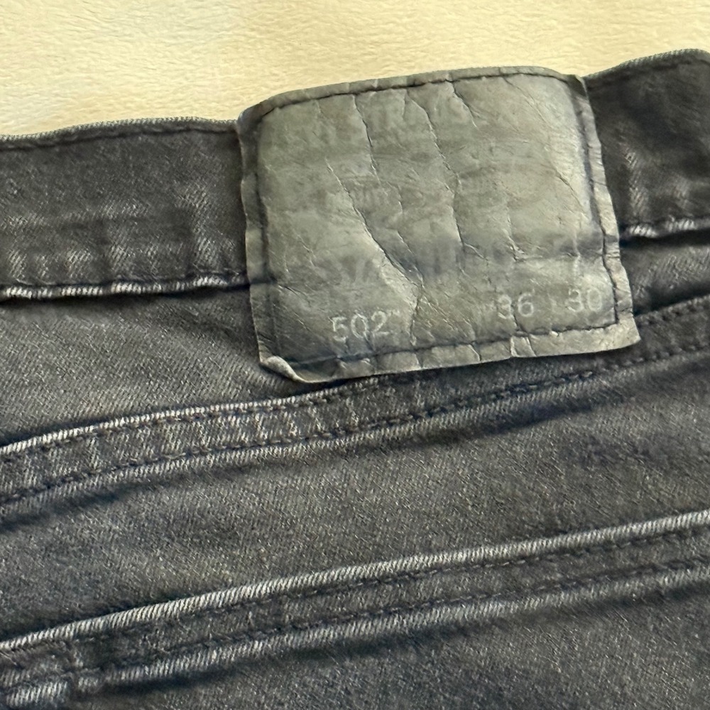Levis 502 Taper Fit Jeans Mens 36x30 Black Denim Pants 29507-0001 - Picture 6 of 10